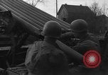 Standbild USA Soldaten Gressenich Deutschland, 1944, aus Sekunde 60 historischem Filmmaterial Videoclip 65675070146