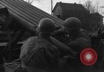 Standbild USA Soldaten Gressenich Deutschland, 1944, aus Sekunde 61 historischem Filmmaterial Videoclip 65675070146
