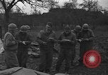 Standbild USA Soldaten Aldenhoven Deutschland, 1944, aus Sekunde 45 historischem Filmmaterial Videoclip 65675070151