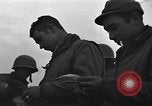 Standbild USA Soldaten Aldenhoven Deutschland, 1944, aus Sekunde 61 historischem Filmmaterial Videoclip 65675070151