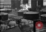 Standbild Ölraffinerie United States USA, 1923, aus Sekunde 60 historischem Filmmaterial Videoclip 65675070152