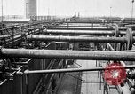 Standbild Ölraffinerie United States USA, 1923, aus Sekunde 23 historischem Filmmaterial Videoclip 65675070154