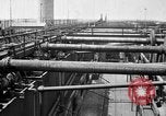 Standbild Ölraffinerie United States USA, 1923, aus Sekunde 24 historischem Filmmaterial Videoclip 65675070154
