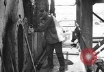 Standbild Ölraffinerie United States USA, 1923, aus Sekunde 23 historischem Filmmaterial Videoclip 65675070155