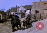 Immagine di Prigionieri tedeschi Germania, 1945, secondo 3 filmato di repertorio 65675070179