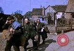 Immagine di Prigionieri tedeschi Germania, 1945, secondo 6 filmato di repertorio 65675070179