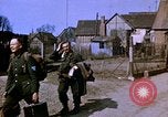 Immagine di Prigionieri tedeschi Germania, 1945, secondo 7 filmato di repertorio 65675070179