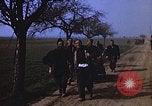 Immagine di Prigionieri tedeschi Germania, 1945, secondo 21 filmato di repertorio 65675070179