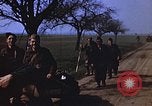 Immagine di Prigionieri tedeschi Germania, 1945, secondo 24 filmato di repertorio 65675070179
