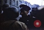 Immagine di Stati Uniti Forze passando attraverso la Germania vicino alla fine della seconda guerra mondiale Germania, 1945, secondo 28 filmato di repertorio 65675070181