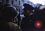 Immagine di Stati Uniti Forze passando attraverso la Germania vicino alla fine della seconda guerra mondiale Germania, 1945, secondo 30 filmato di repertorio 65675070181