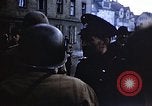 Immagine di Stati Uniti Forze passando attraverso la Germania vicino alla fine della seconda guerra mondiale Germania, 1945, secondo 35 filmato di repertorio 65675070181