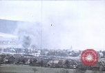 Immagine di Stati Uniti Forze passando attraverso la Germania vicino alla fine della seconda guerra mondiale Germania, 1945, secondo 42 filmato di repertorio 65675070181