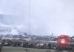 Immagine di Stati Uniti Forze passando attraverso la Germania vicino alla fine della seconda guerra mondiale Germania, 1945, secondo 48 filmato di repertorio 65675070181