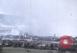 Immagine di Stati Uniti Forze passando attraverso la Germania vicino alla fine della seconda guerra mondiale Germania, 1945, secondo 49 filmato di repertorio 65675070181