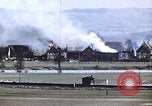 Immagine di Stati Uniti Forze passando attraverso la Germania vicino alla fine della seconda guerra mondiale Germania, 1945, secondo 59 filmato di repertorio 65675070181