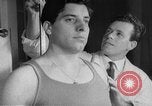 Immagine di Boxer Milo Malagoli Italia, 1954, secondo 11 filmato di repertorio 65675070192
