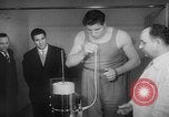 Immagine di Boxer Milo Malagoli Italia, 1954, secondo 16 filmato di repertorio 65675070192