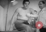 Immagine di Boxer Milo Malagoli Italia, 1954, secondo 23 filmato di repertorio 65675070192