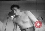 Immagine di Boxer Milo Malagoli Italia, 1954, secondo 24 filmato di repertorio 65675070192