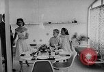 Image Monsanto de la maison de l'avenir Anaheim California USA, 1957, de la seconde 13 séquences d'archives historiques vidéo 65675070199