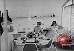 Image Monsanto de la maison de l'avenir Anaheim California USA, 1957, de la seconde 14 séquences d'archives historiques vidéo 65675070199