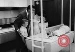 Image Monsanto de la maison de l'avenir Anaheim California USA, 1957, de la seconde 28 séquences d'archives historiques vidéo 65675070199