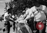 Image Native American Indian course de canoë Bellingham Washington USA, 1957, de la seconde 14 séquences d'archives historiques vidéo 65675070200