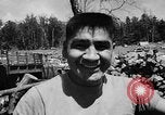 Image Native American Indian course de canoë Bellingham Washington USA, 1957, de la seconde 18 séquences d'archives historiques vidéo 65675070200