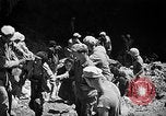 Immagine di Stati Uniti Marines Okinawa isole Ryukyu, 1945, secondo 4 filmato di repertorio 65675070218