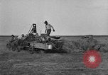 Standbild Traktor-powered Heu pressen Maschine United States USA, 1919, aus Sekunde 15 historischem Filmmaterial Videoclip 65675070235