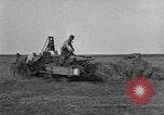 Standbild Traktor-powered Heu pressen Maschine United States USA, 1919, aus Sekunde 16 historischem Filmmaterial Videoclip 65675070235