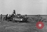 Standbild Traktor-powered Heu pressen Maschine United States USA, 1919, aus Sekunde 20 historischem Filmmaterial Videoclip 65675070235