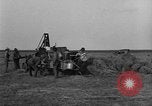 Standbild Traktor-powered Heu pressen Maschine United States USA, 1919, aus Sekunde 33 historischem Filmmaterial Videoclip 65675070235