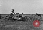 Standbild Traktor-powered Heu pressen Maschine United States USA, 1919, aus Sekunde 38 historischem Filmmaterial Videoclip 65675070235