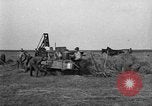 Standbild Traktor-powered Heu pressen Maschine United States USA, 1919, aus Sekunde 40 historischem Filmmaterial Videoclip 65675070235