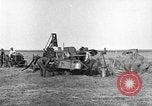 Standbild Traktor-powered Heu pressen Maschine United States USA, 1919, aus Sekunde 44 historischem Filmmaterial Videoclip 65675070235