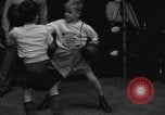 Image garçons compétition de boxe New York City USA, 1948, de la seconde 11 séquences d'archives historiques vidéo 65675070239