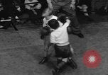 Image garçons compétition de boxe New York City USA, 1948, de la seconde 31 séquences d'archives historiques vidéo 65675070239