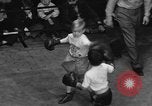 Image garçons compétition de boxe New York City USA, 1948, de la seconde 32 séquences d'archives historiques vidéo 65675070239