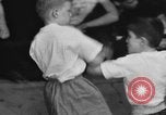 Image garçons compétition de boxe New York City USA, 1948, de la seconde 35 séquences d'archives historiques vidéo 65675070239