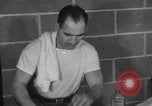 Image garçons compétition de boxe New York City USA, 1948, de la seconde 42 séquences d'archives historiques vidéo 65675070239