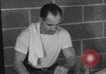 Image garçons compétition de boxe New York City USA, 1948, de la seconde 43 séquences d'archives historiques vidéo 65675070239