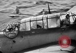 Immagine di Artigliere sepolto in mare in TBF avenger aeromobile Manila Filippine, 1944, secondo 6 filmato di repertorio 65675070253