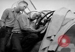 Immagine di Artigliere sepolto in mare in TBF avenger aeromobile Manila Filippine, 1944, secondo 42 filmato di repertorio 65675070253