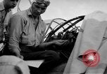 Immagine di Artigliere sepolto in mare in TBF avenger aeromobile Manila Filippine, 1944, secondo 46 filmato di repertorio 65675070253