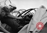 Immagine di Artigliere sepolto in mare in TBF avenger aeromobile Manila Filippine, 1944, secondo 52 filmato di repertorio 65675070253