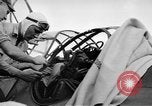 Immagine di Artigliere sepolto in mare in TBF avenger aeromobile Manila Filippine, 1944, secondo 55 filmato di repertorio 65675070253