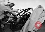 Immagine di Artigliere sepolto in mare in TBF avenger aeromobile Manila Filippine, 1944, secondo 59 filmato di repertorio 65675070253