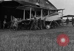 Image DH-4 Bombardier biplan Colombey-les-Belles France, 1918, de la seconde 8 séquences d'archives historiques vidéo 65675070256